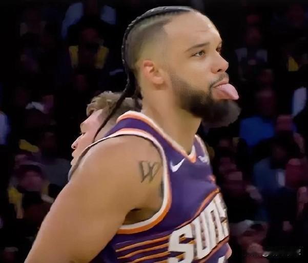 离开火箭越打越好了！！！

狄龙布鲁克斯：本赛季目前代表太阳打了42场比赛，场均