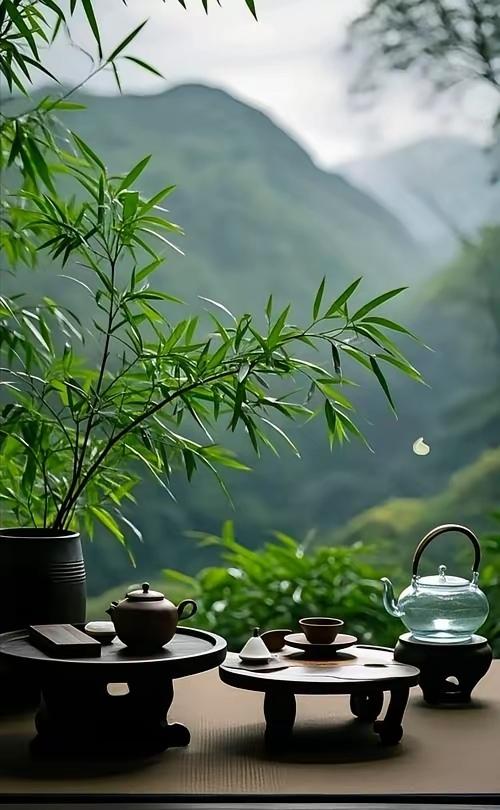 早安，你好！明日大暑，夏尽秋来。暑盛万物荣，极夏近三秋。

蝉鸣起，暑气盛，一见