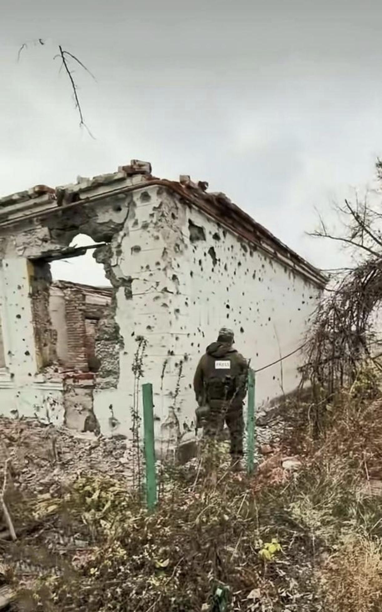 敌人的主力未消灭以前：不要占实地不要占实地不要占实地。战争是力量的消涨，不可慕其
