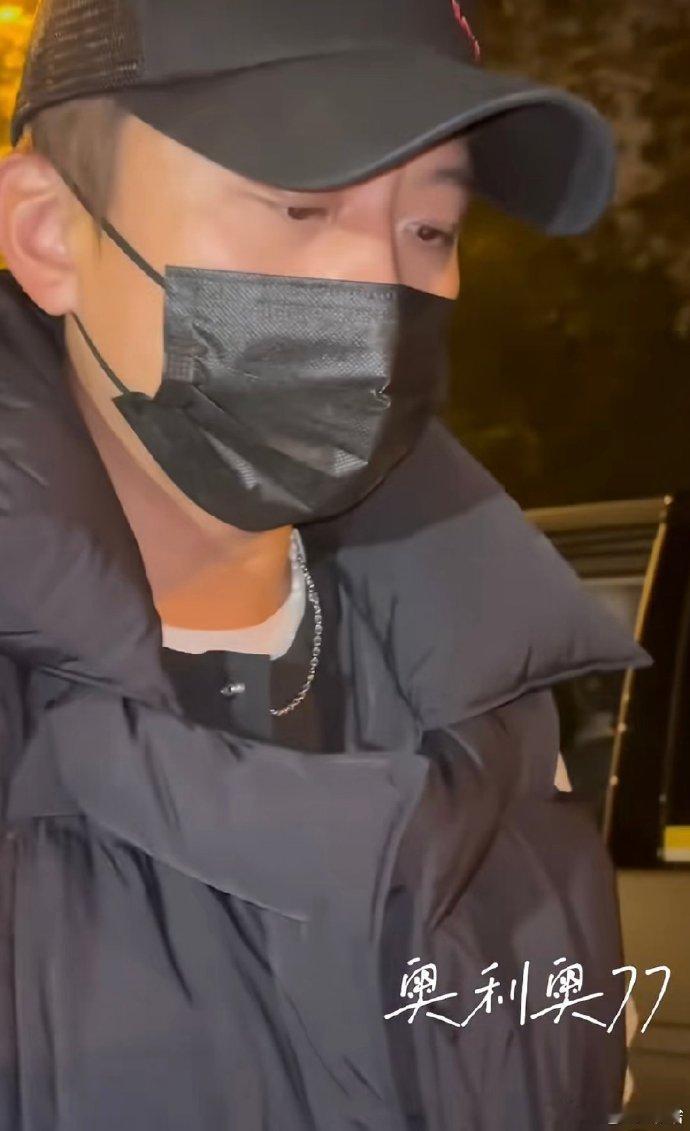 邓超说鹿晗很好邓超说鹿晗在上海 疑似鹿晗关晓彤领证鹿晗粉丝急切想知道偶像近况，向