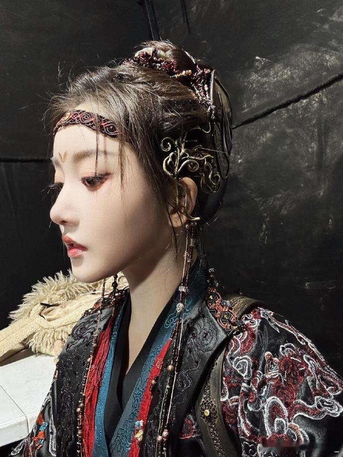 姜贞羽发长文告别司封姜贞羽发长文告别月鳞绮纪来看娱乐认真诠释，温柔告别，司封故事