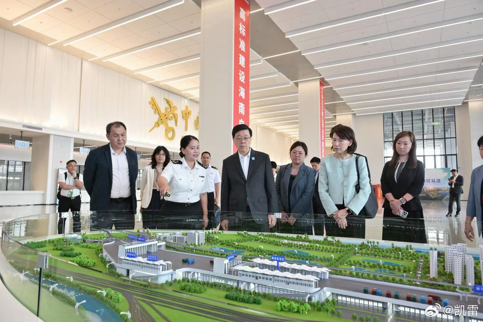 特首李家超、特首办主任叶文娟一行今天先後與海南省和海口市領導會面和交流，並到訪海