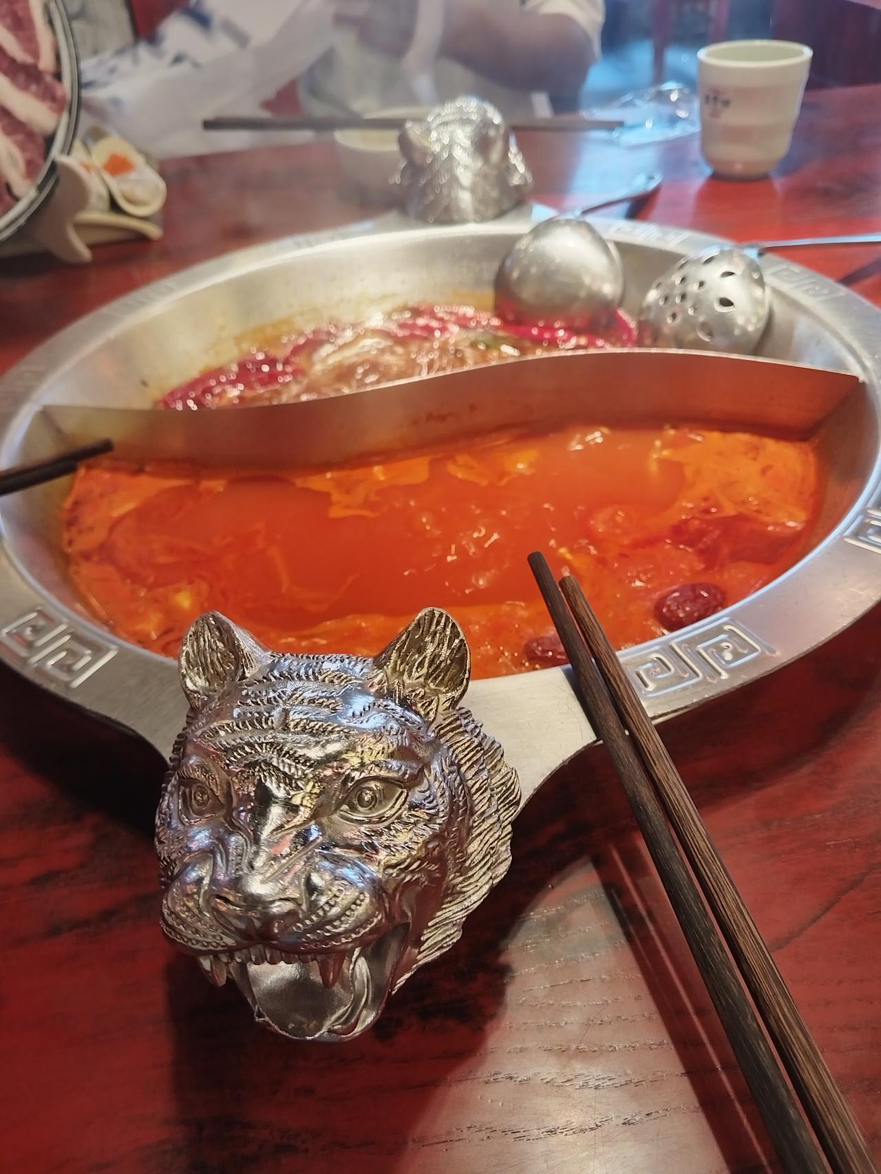 五一假期，成个城市好像静了，可能很多人出去旅游了！

假期去旅游我就不凑热闹了，