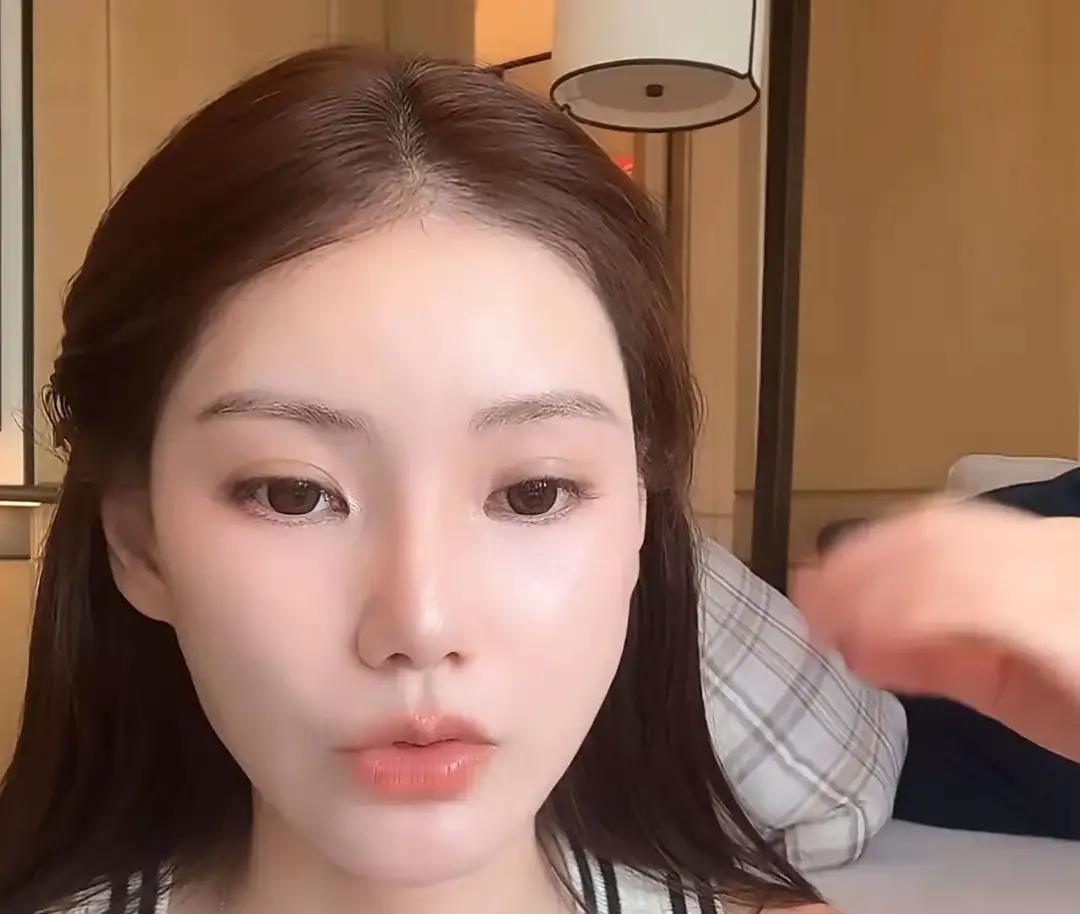 玥儿在台北被一声突如其来的巨响吓破了胆，到了北京只要听见稍微大点儿的声音就浑身直
