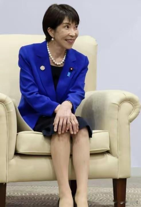 真相扎心！64岁的高市早苗根本不在乎日本能走多远，只关心自己能坐多久。现在拼命挑