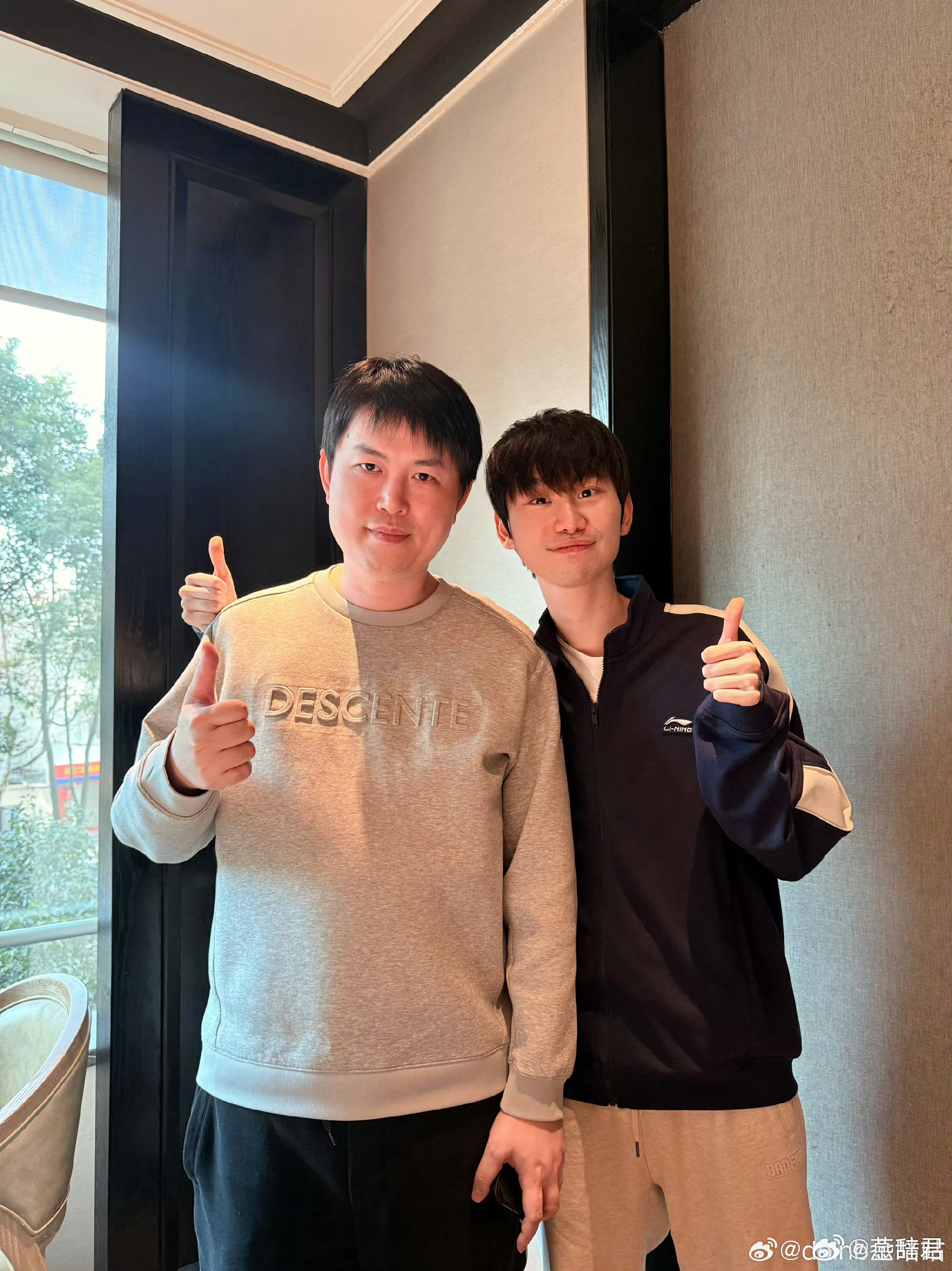 Doinb晒和枫哥的合影，感觉枫哥真的瘦了dota2英雄联盟