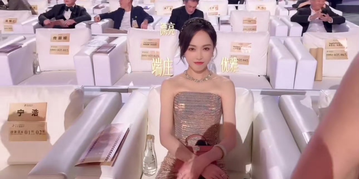 唐嫣裙子勒得动不了看着都好难受呀！在时尚圈，唐嫣一直很受关注，她的穿搭风格多变，