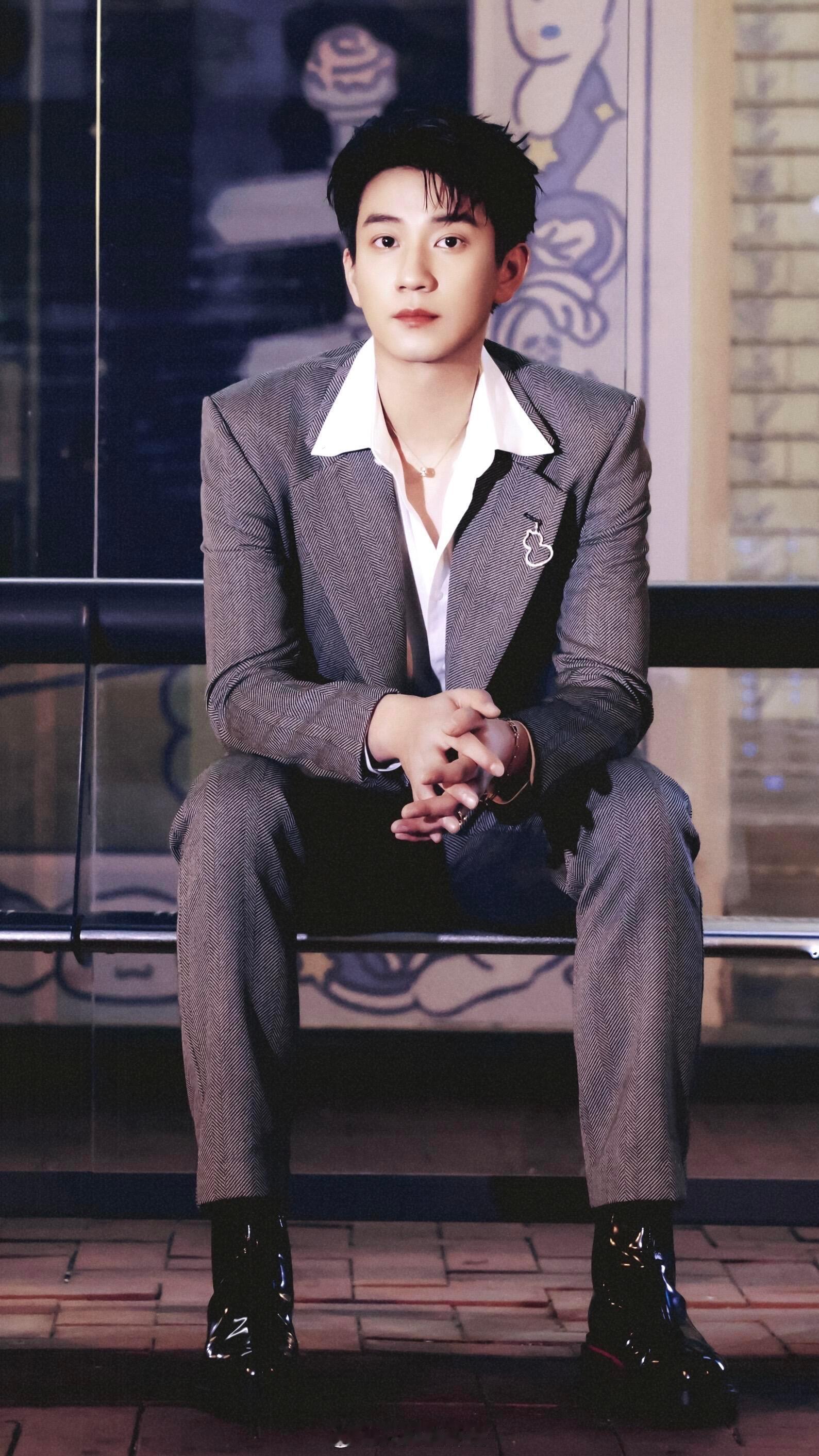 王子奇鼻尖泪王哥演技细如毫发！这滴泪不落眼角却坠鼻尖，将欲坠未坠的破碎感演绎到极