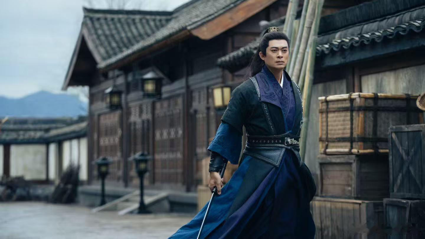 樊少皇宝刀未老具像化初入职场金融季 在节目舞台上即兴展示武艺，状态在线气场全开，