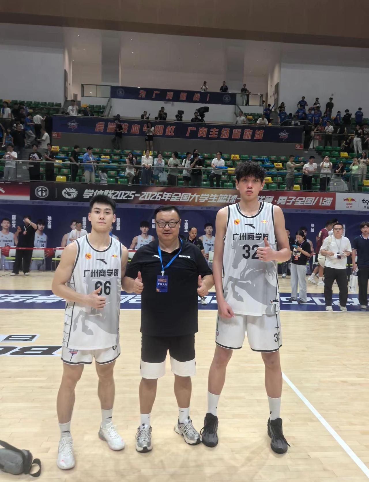广州商学院虎鲨队全国四强之夜。每向前一步，他们都是在创造历史是的，他们做到了，这