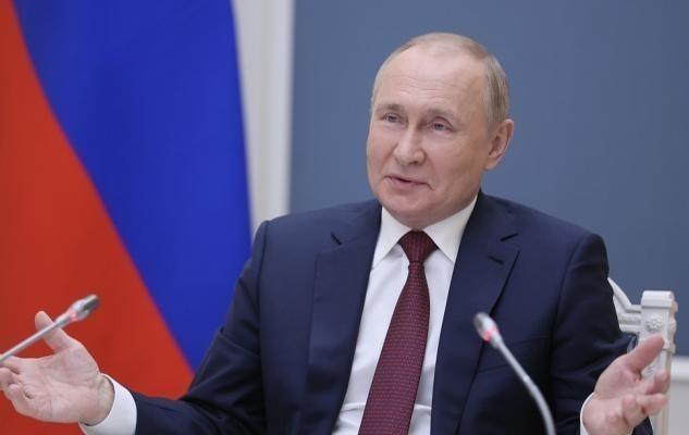 美国空军上将布朗在接受美国有线电视采访时表示：过去是美苏对峙，现在是美中对峙，而