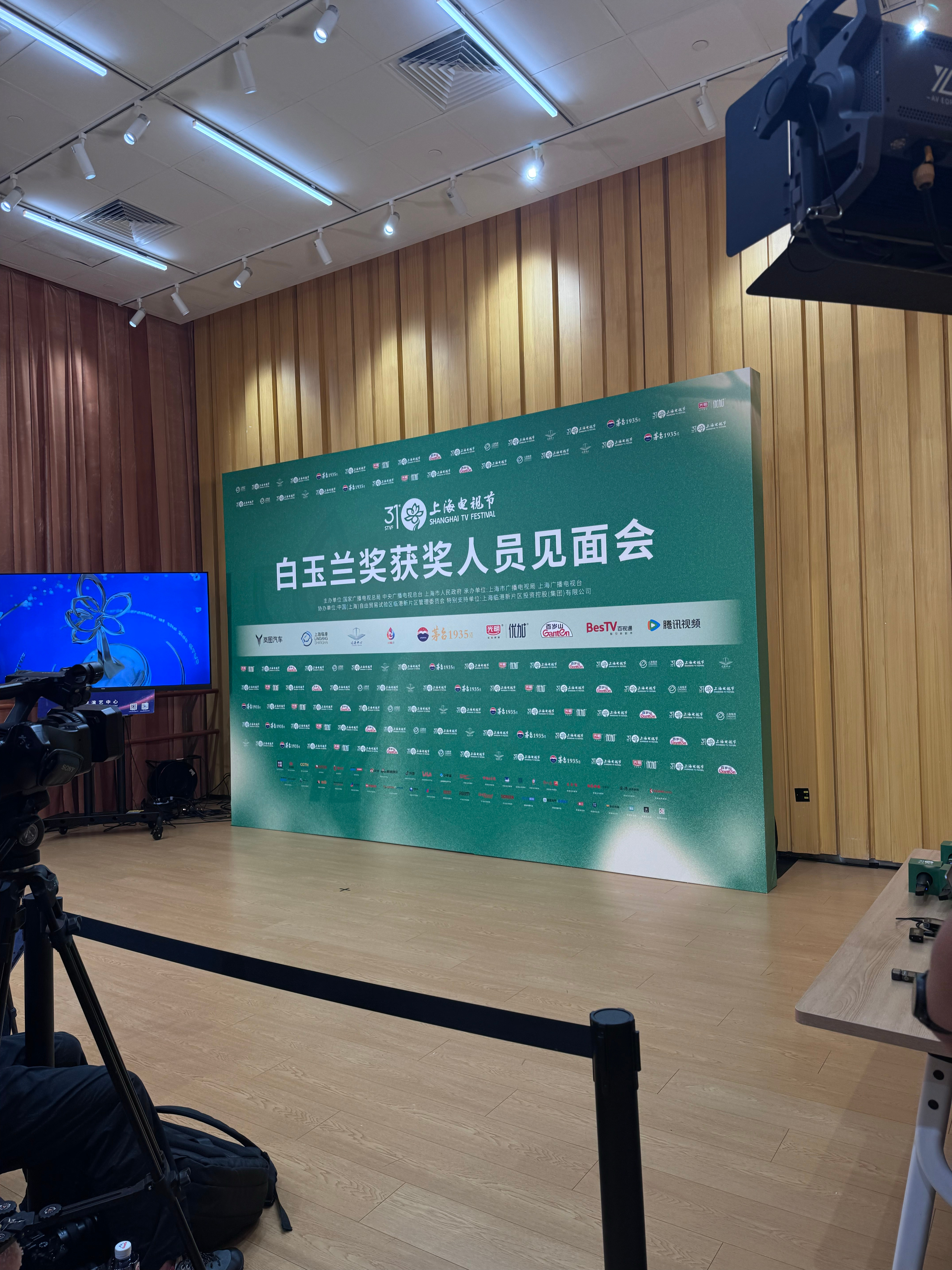 上海电视节白宇杨幂中国电视节目海外推广大使白玉兰奖 获奖名单：中国电视节目海外推