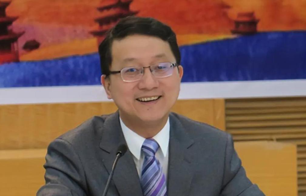 一天之内，我国外交部两大人事调整，刘劲松宣布离任，信号不简单。


7月下旬，中