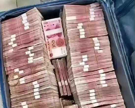 中国这招太妙了！美国曾欠中国钱不肯还，中国转手把这张欠条卖给另一个欠美国钱的国家