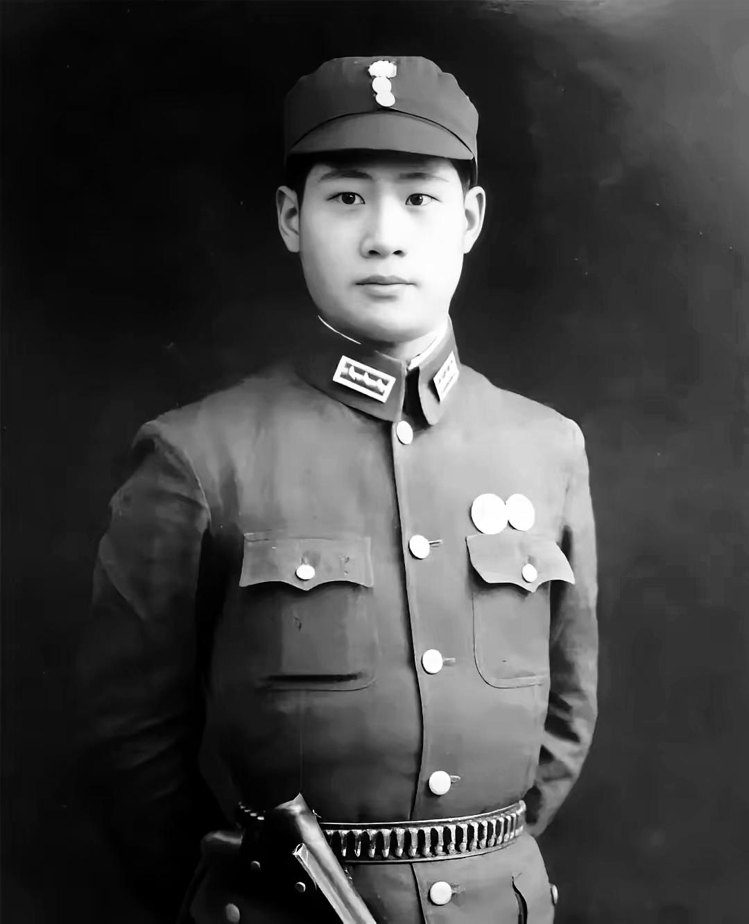 1950年台湾，林正亨赴刑场，囚车路过家门，他扯嗓子喊保珠。保珠死死抵住门闩没敢