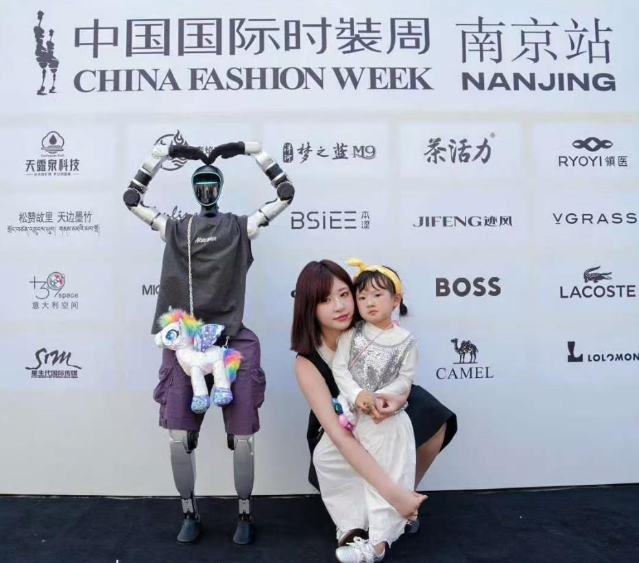 黄一鸣放弃起诉王思聪！
 
闪闪还小，认回父亲的事还不是那么紧迫，但不等于这件事