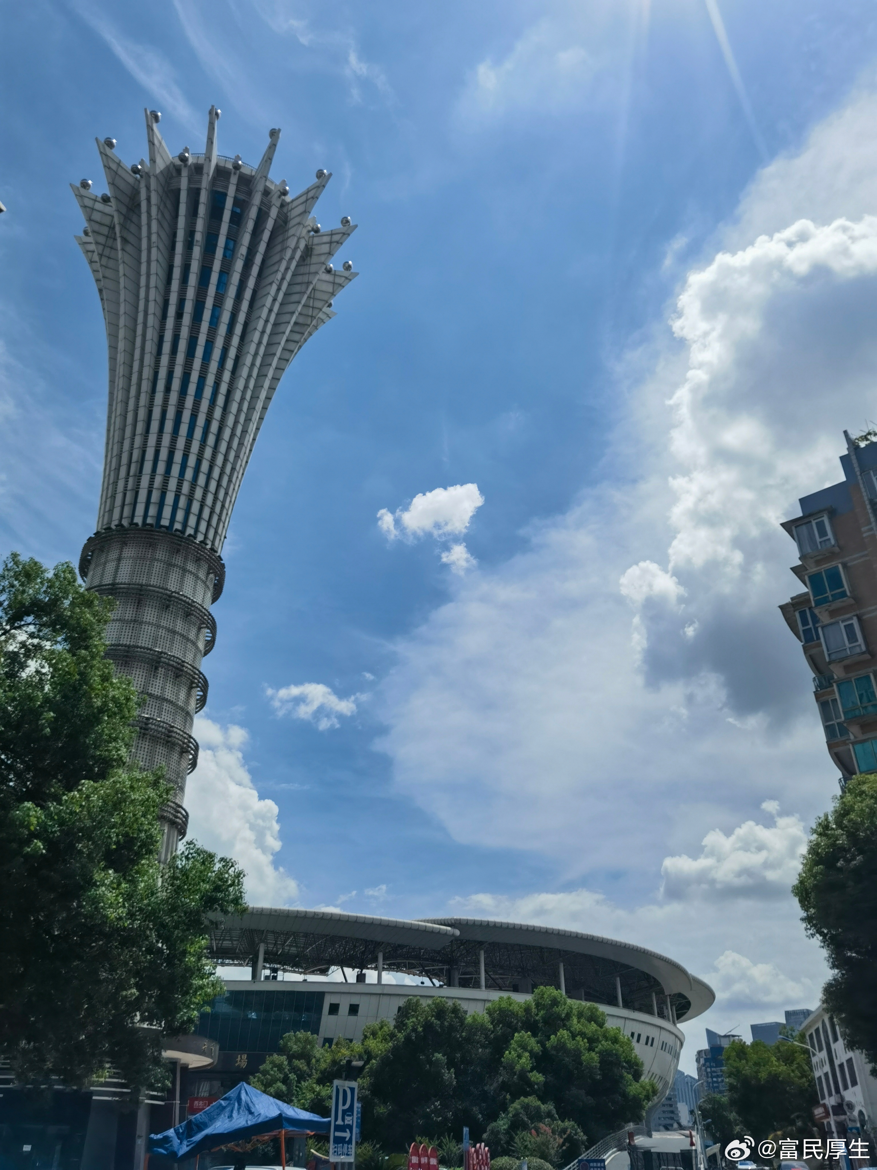 当下A股市场的困境研判与长期破局之道格雷厄姆曾说，短期市场是情绪的投票机，长期则