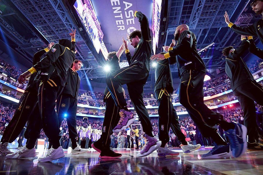 对阵雄鹿比赛图集赢球氛围就是好#雄鹿vs勇士##金州勇士[超话]# ​​​