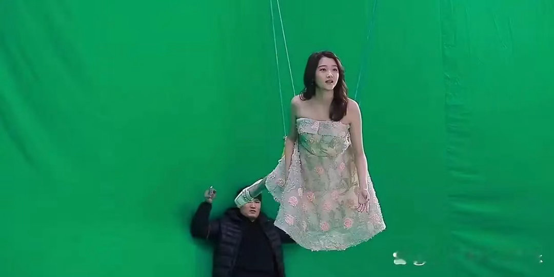 关晓彤真的被冤枉了 原相机拍的可以看出她手臂很细了 