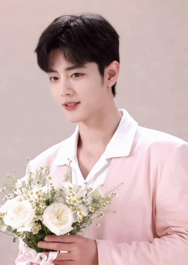 #陪肖战走花路# 晚安安🌙[抱一抱]❤️Thomas Ng《Honeymoon