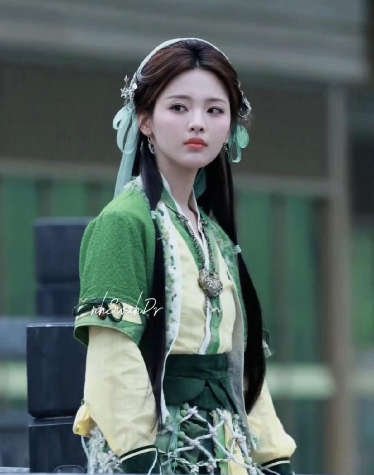 草木青黄，山野灵气，是杨超越的古风小师妹[比心]从灵动少女到古风师妹，杨超越总能