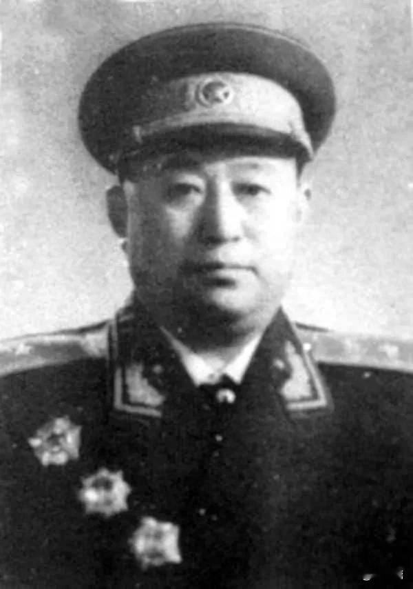杨俊生于1916年，一生戎马，将心始终未减。在土地革命时期，他在中央根据地成长，