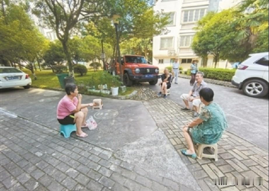 79岁的倔老头！

昨天星期五，小王向我告假，去他父亲那儿，他父亲今年79岁已经