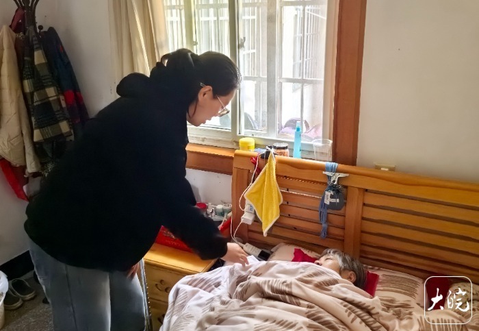 【#带着奶奶上大学的女孩荣登中国好人榜#】1月23日，中央精神文明建设办公室发布