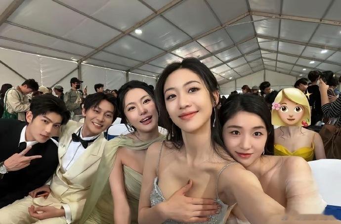 难怪大家说她是汤唯的继承人，这美貌肯定会大红大紫的。 