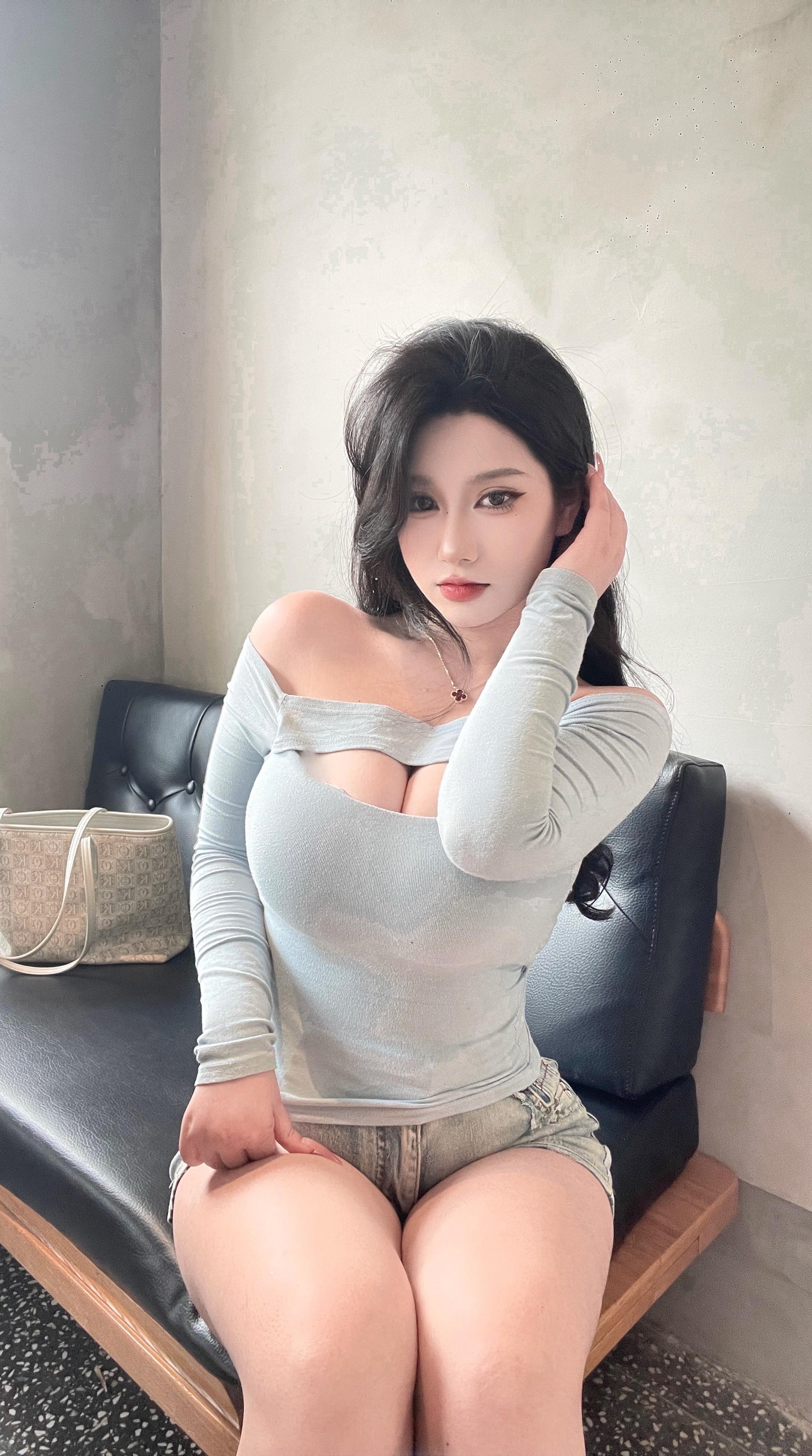 你们搞暧昧的时候小心点，别搞到我老公了 他没和我谈