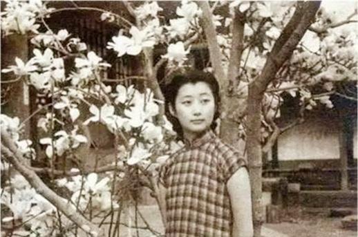 1951年8月，上海滩“青帮大亨”杜月笙病情加重，生命已经走到了尽头，弥留之际，