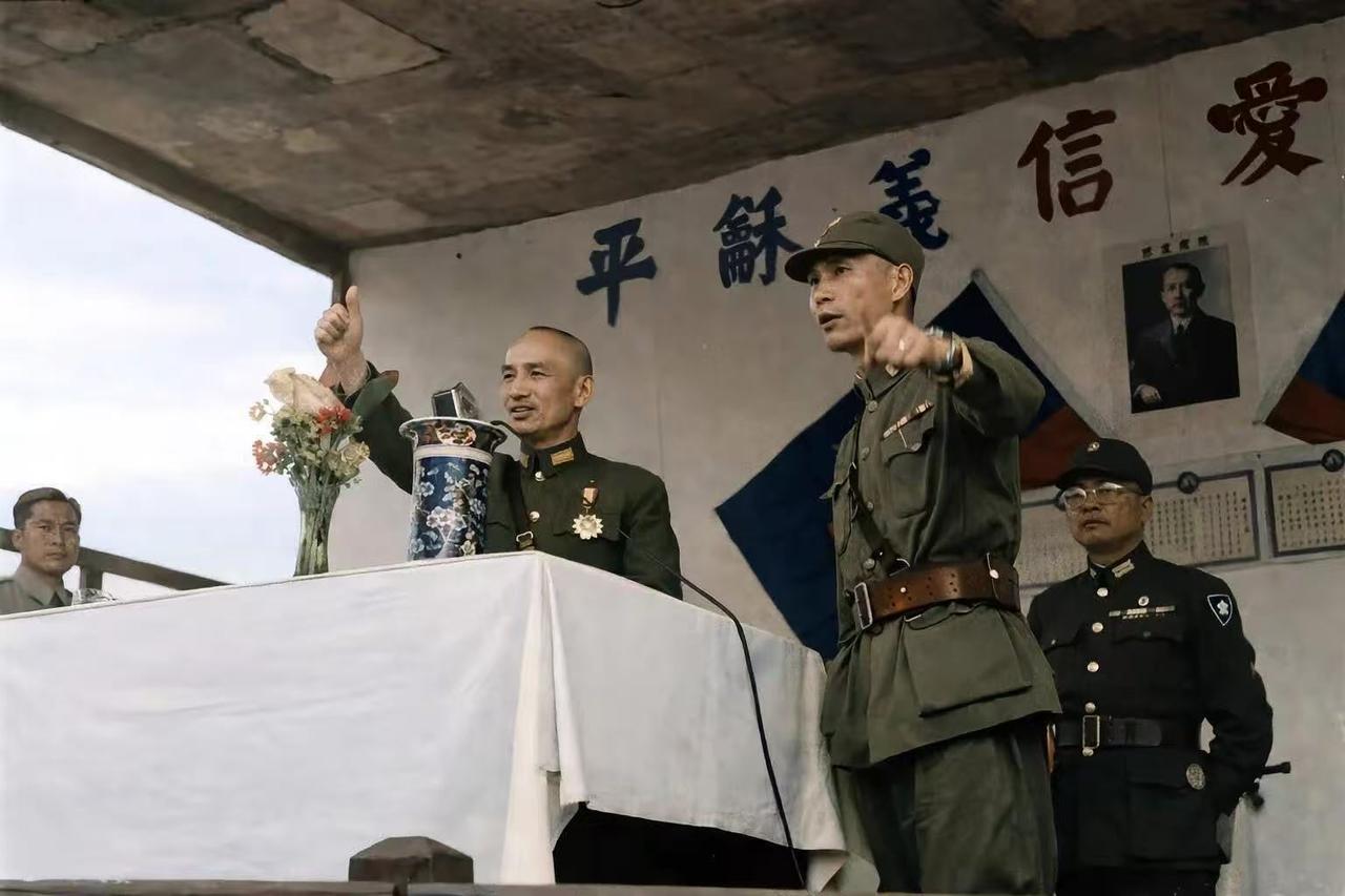 1945年8月8日，蒋在四川省万县李家河视察青年军第204师真实历史影像！AI修