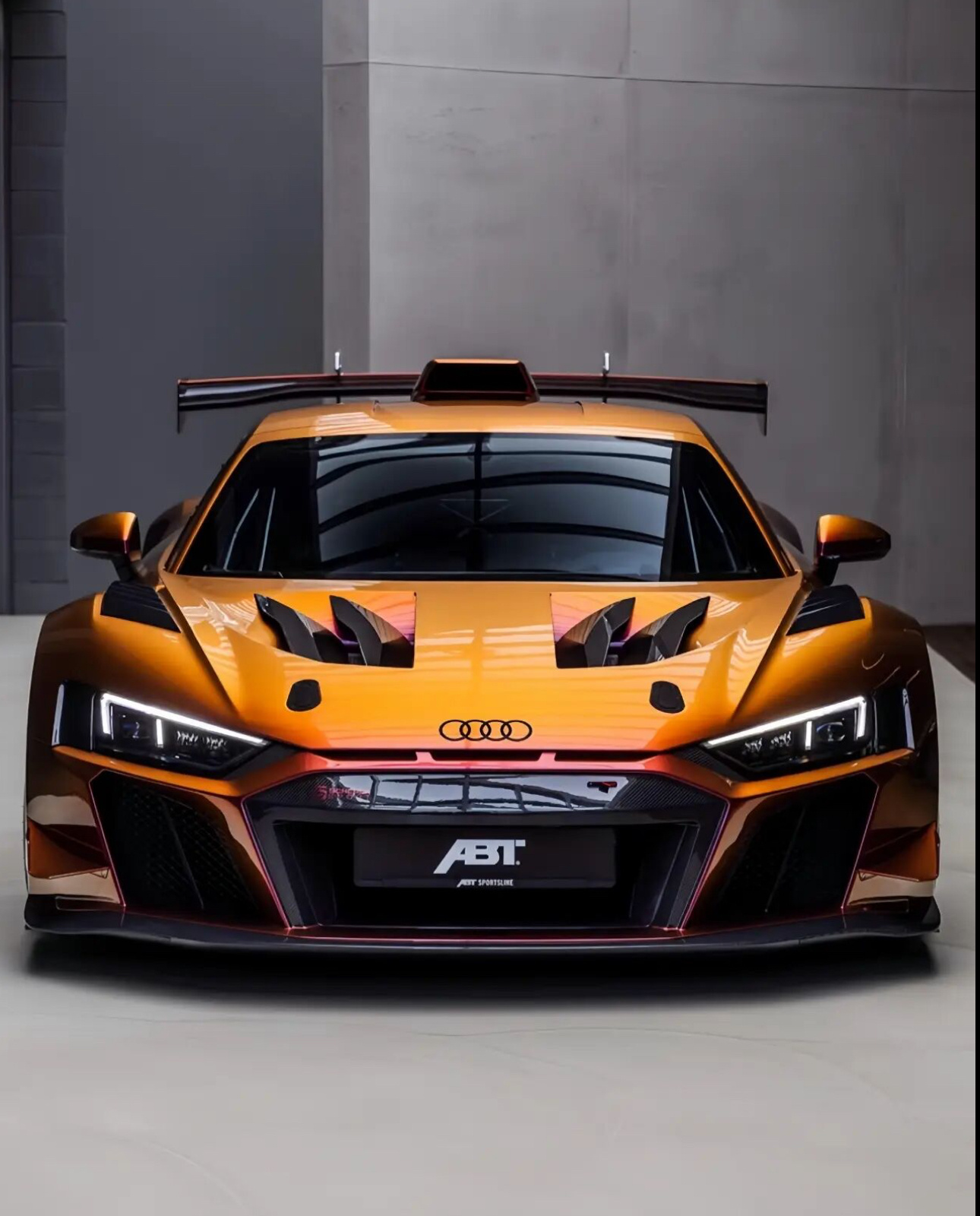 豪车超跑[超话]  可以合法上路的赛车·R8XGT！全球限量99台，售价超60万