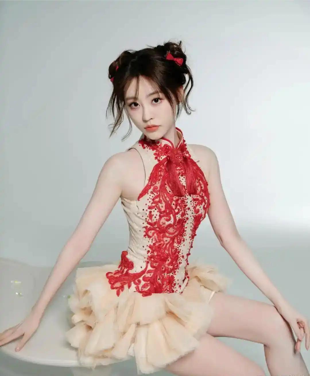 这位小姐姐的裙子真漂亮！真的是太漂亮了，能送给我一句处在低谷期激励的话吗 晒出你