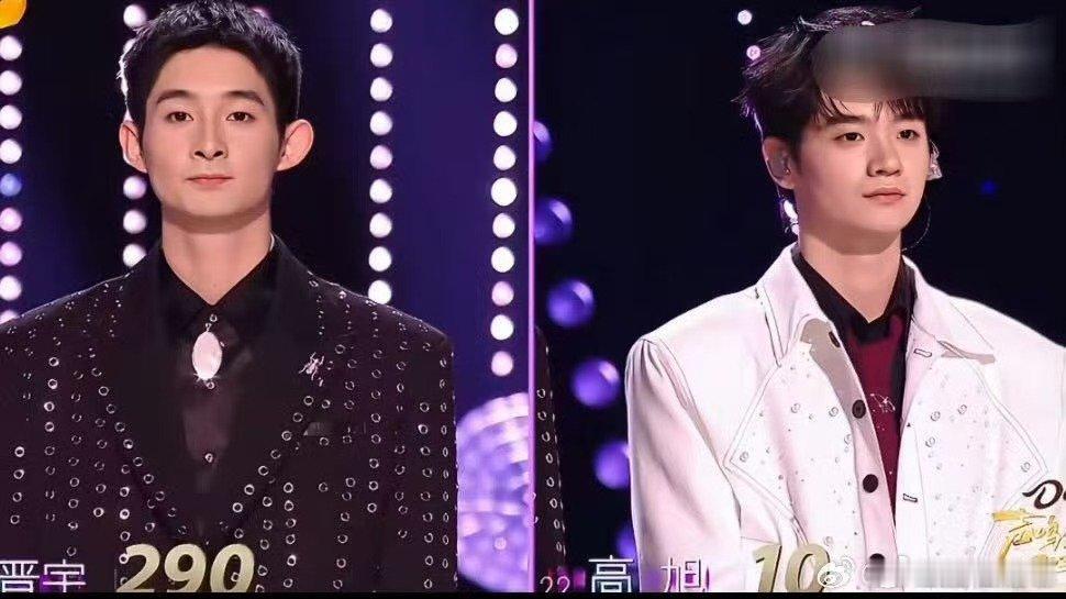 华晨宇就这样小指头戳戳声鸣远扬花花老师小指头戳戳的瞬间，萌感直接爆棚 