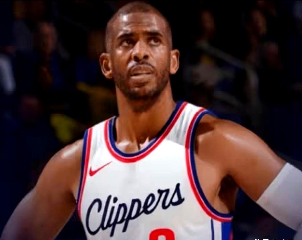 凌晨3点趁人睡觉把人裁了？
 

快船这事儿办得确实有点“不讲武德”，克里斯·保