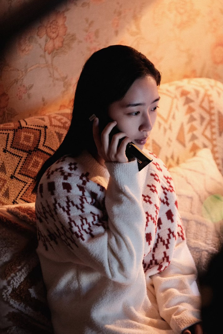 邓恩熙说演高松格的时候很纠结 拍摄现场她经常停下来问导演：这样做对还是不对。不是