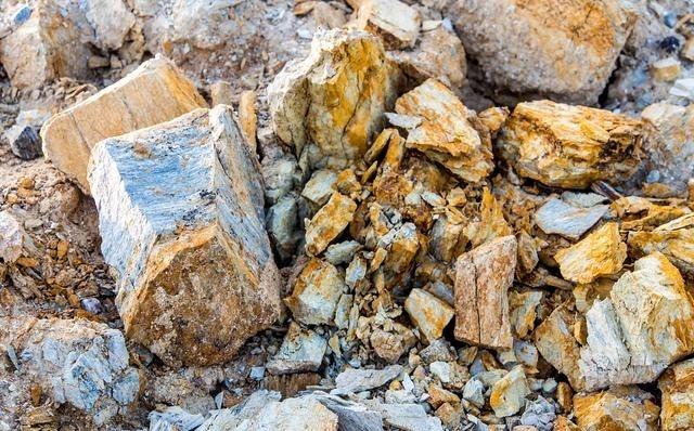 突发转向！稀土出口不卡了？中国这步棋太妙了！4月9日，商务部突然宣布：原定于20