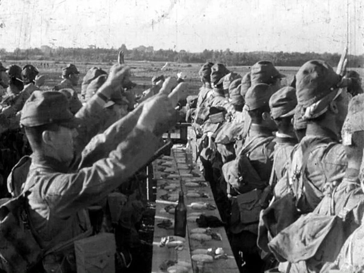 穷途末路！1945年5月24日，日本九州熊本县健军机场上，136人的义烈空挺队在