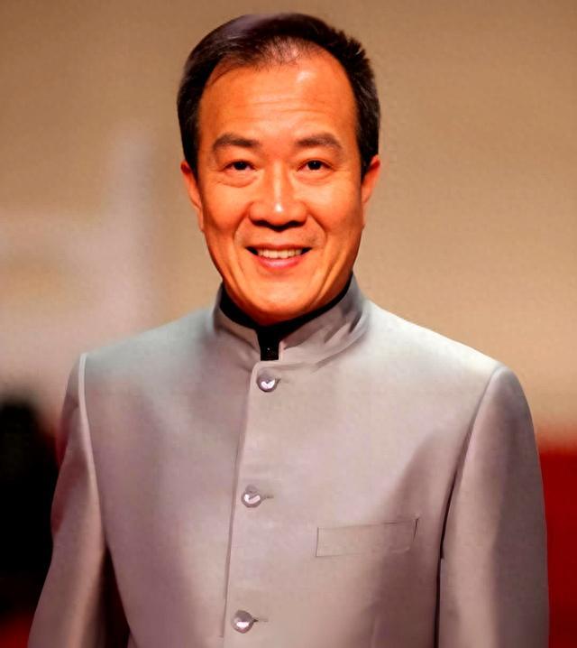 近日，著名相声演员、一级演员戴志诚先生跟随姜昆先生一同到访非洲的纳米比亚孔子学院
