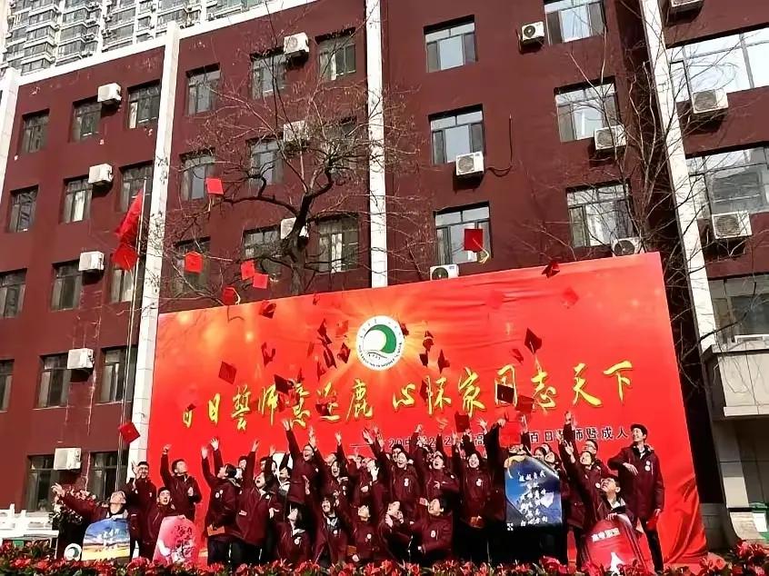 沈阳的家长们此刻怕是乐开了花吧？
长白岛补习班的老板还在厕所里暗自神伤，和平区那