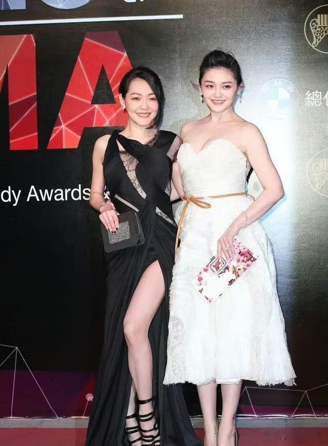 回头看大S汪小菲离婚这件事，小S挨的骂其实挺值得玩味。很多人都推测，汪小菲那些不