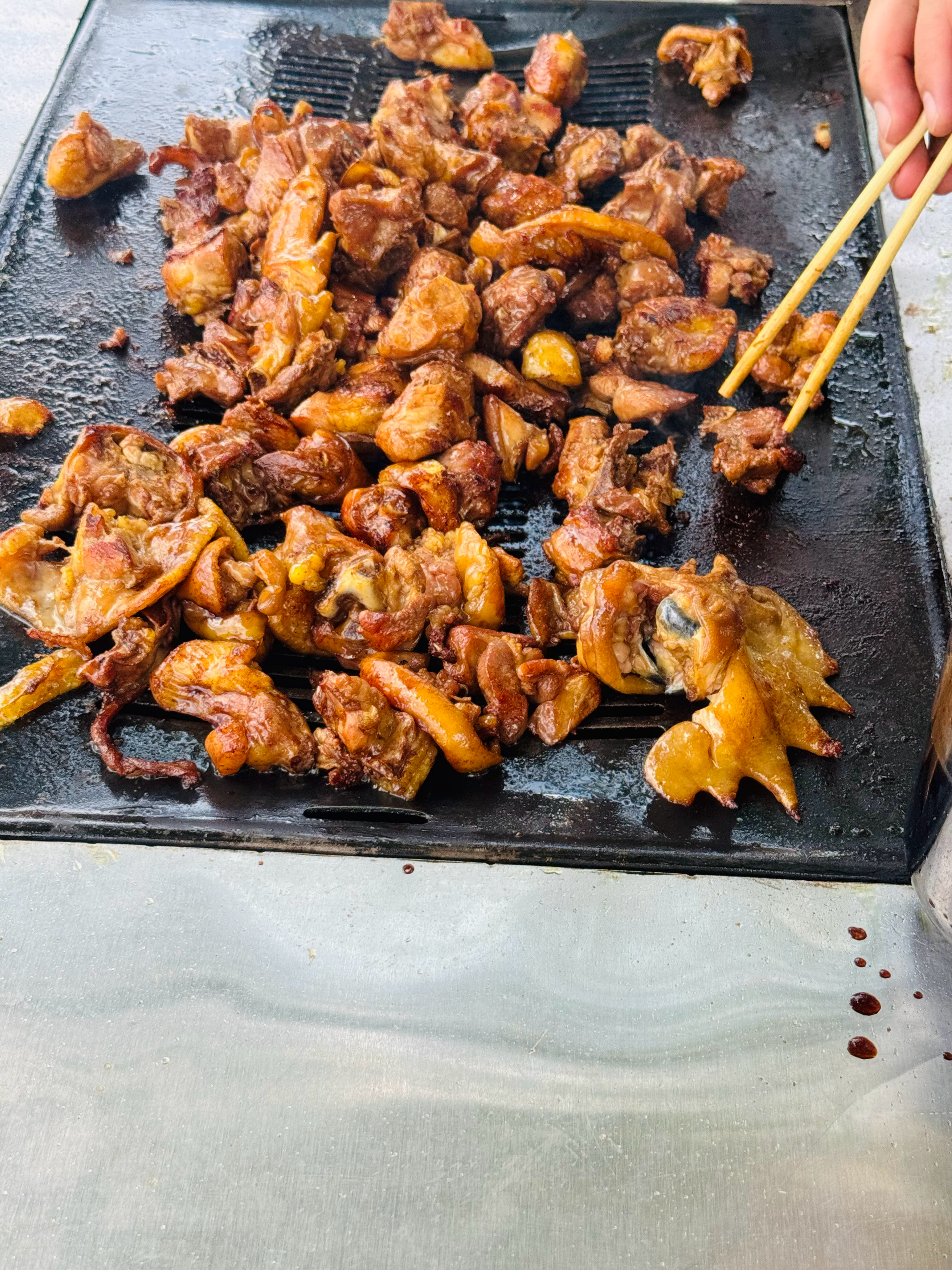 私厨都带出来露营了[流鼻血]这鸡肉烤得嫩得不要不要的 ​​​