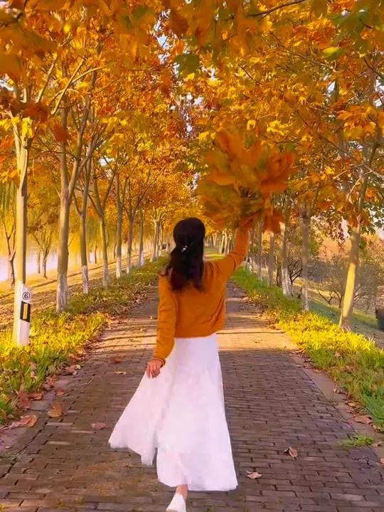 积德行善天必佑，忠厚传家福长留
 
别不信，人这一辈子，最稳的靠山从不是钱财权势