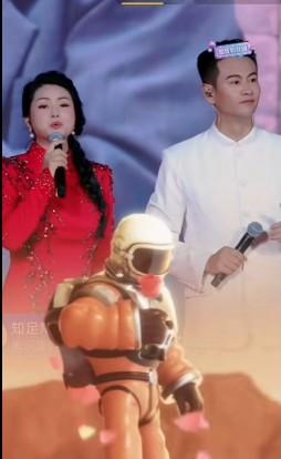 罗姣和徐子崴在凤城的演出及新歌发布活动现场人山人海，好多熟悉的面孔和粉丝都来了。