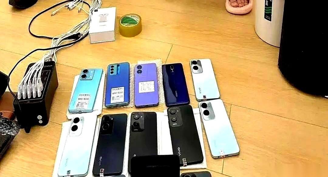 安徽合肥的一家公司里，40多部办公手机的信号格，在同一秒齐刷刷地跳成了红色的叉。