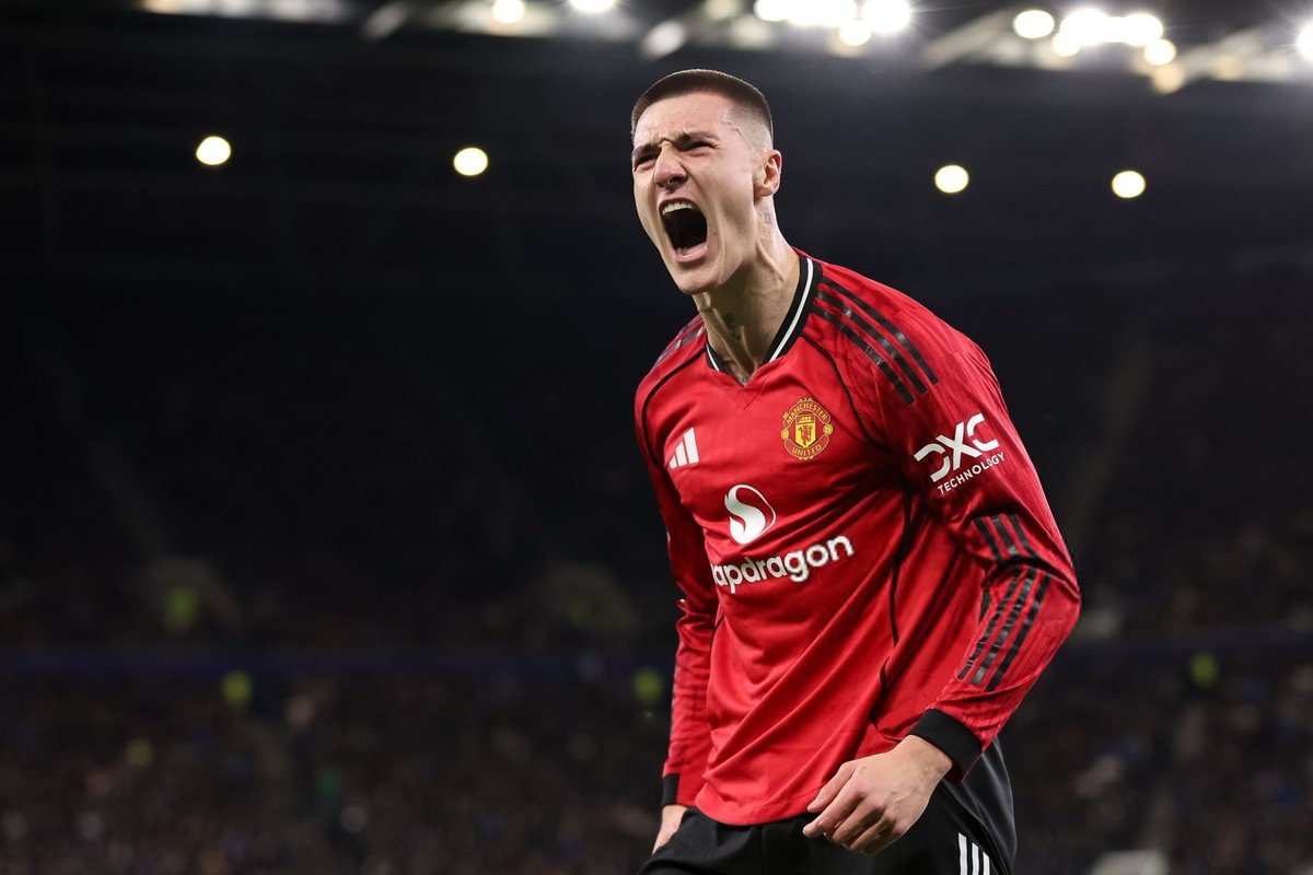 曼联战胜埃弗顿1-0！卡里克神换人，谢什科一剑封喉，曼联复仇埃弗顿，剑指英超前三