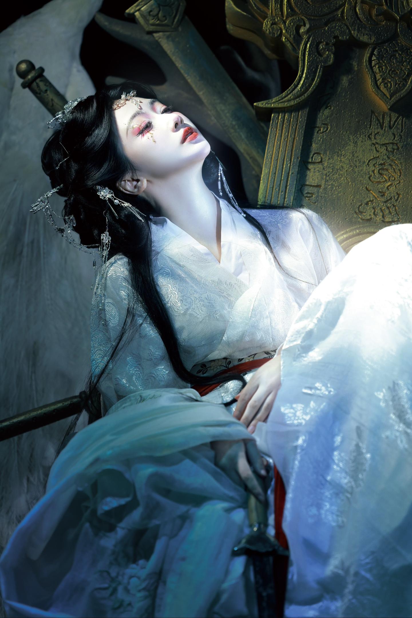 神女爱世人。“爱苍生，也爱一人”的神女 摄/后：我