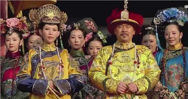 《甄嬛传》拍摄间隙，陈建斌和蔡少芬闲聊：“《大话西游》我看过，你演的是谁？”蔡少