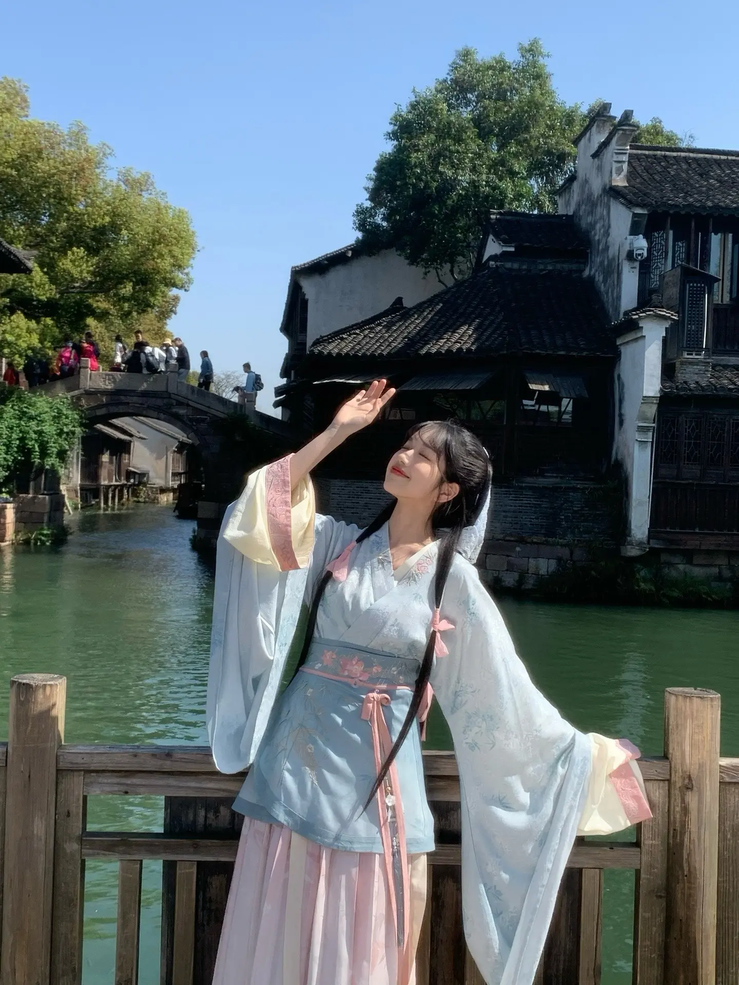 “江南无所有，聊赠一枝春”
